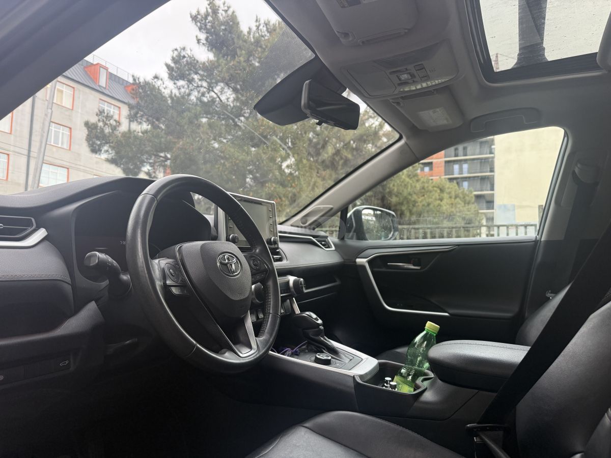 Toyota Rav 4 - фото 7