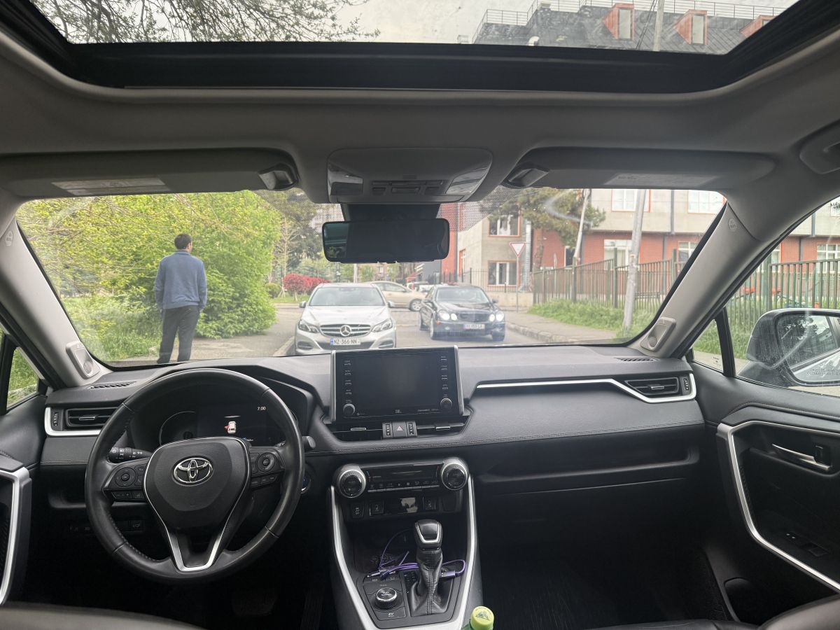 Toyota Rav 4 - фото 8