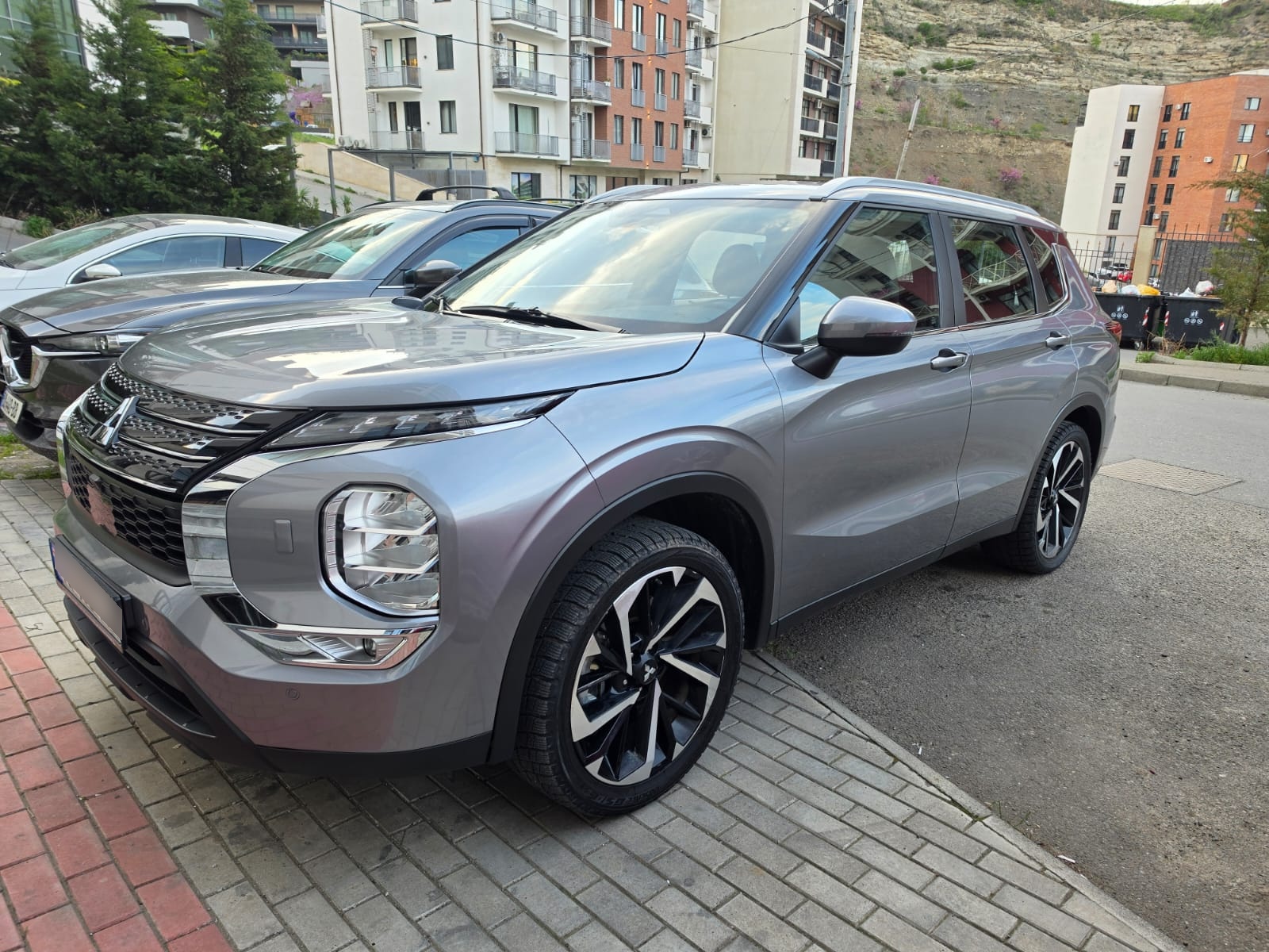 Mitsubishi Outlander - фото 1