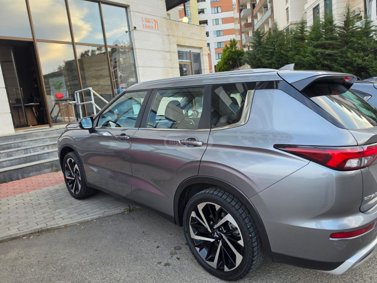 Mitsubishi Outlander - фото 5