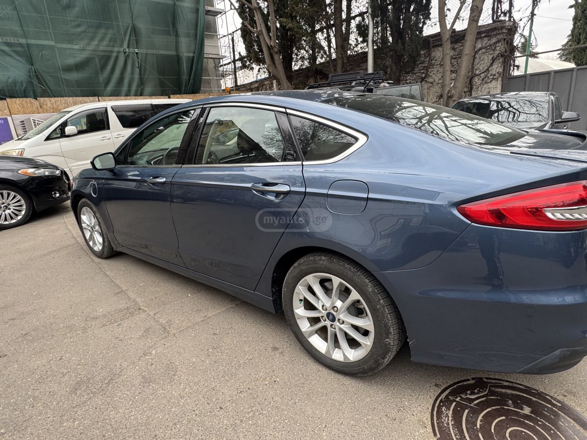 Ford Fusion - фото 4