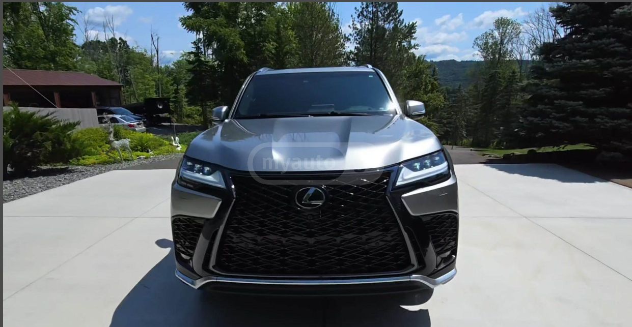 Lexus LX 600 - фото 1