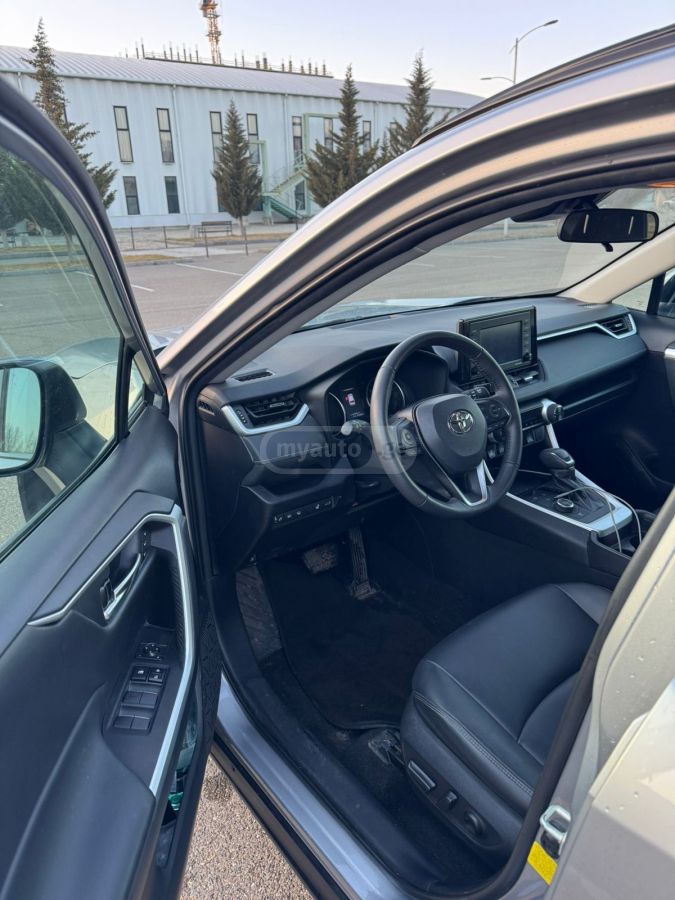 Toyota RAV 4 - фото 7