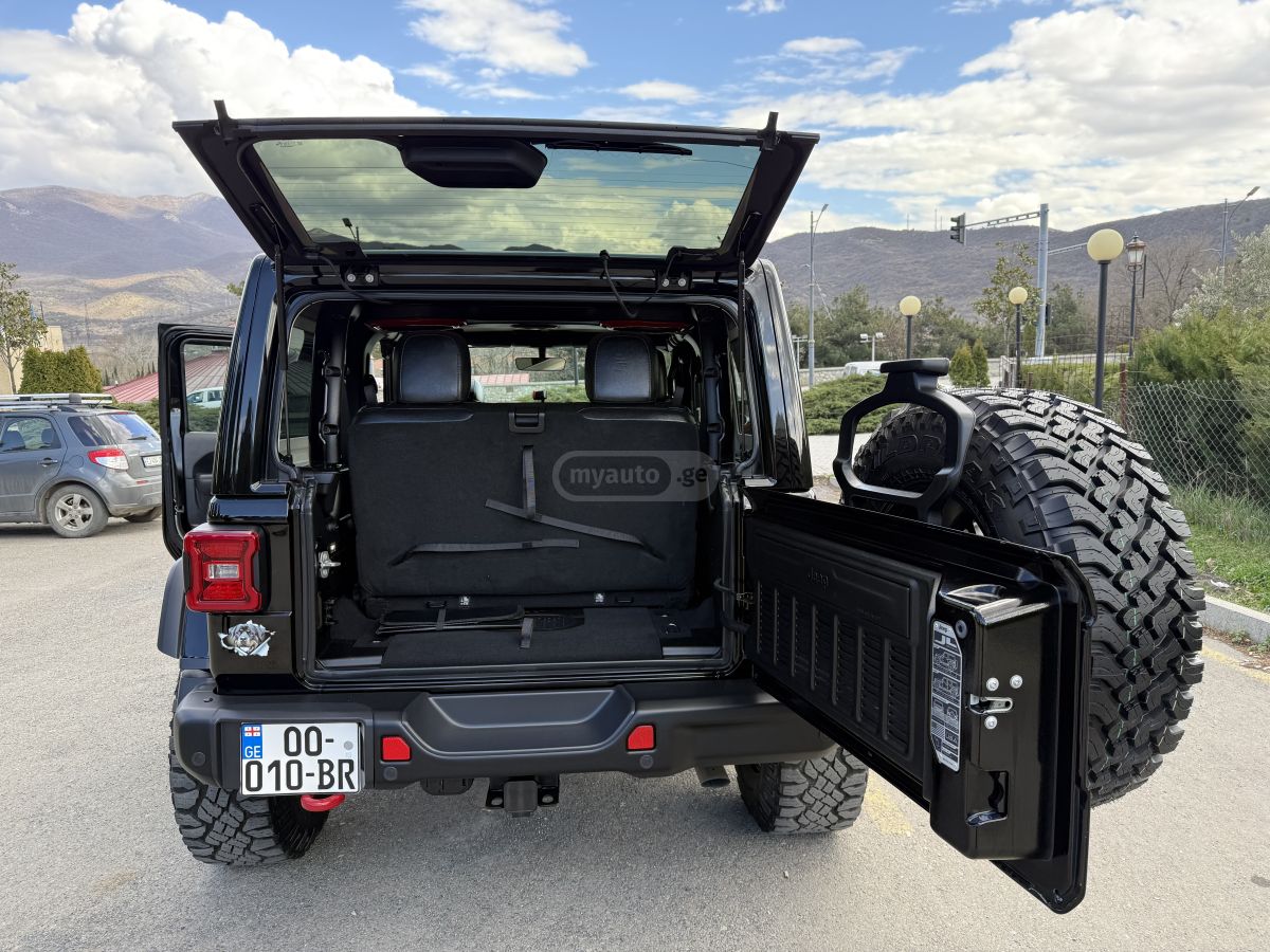 Jeep Wrangler - фото 12