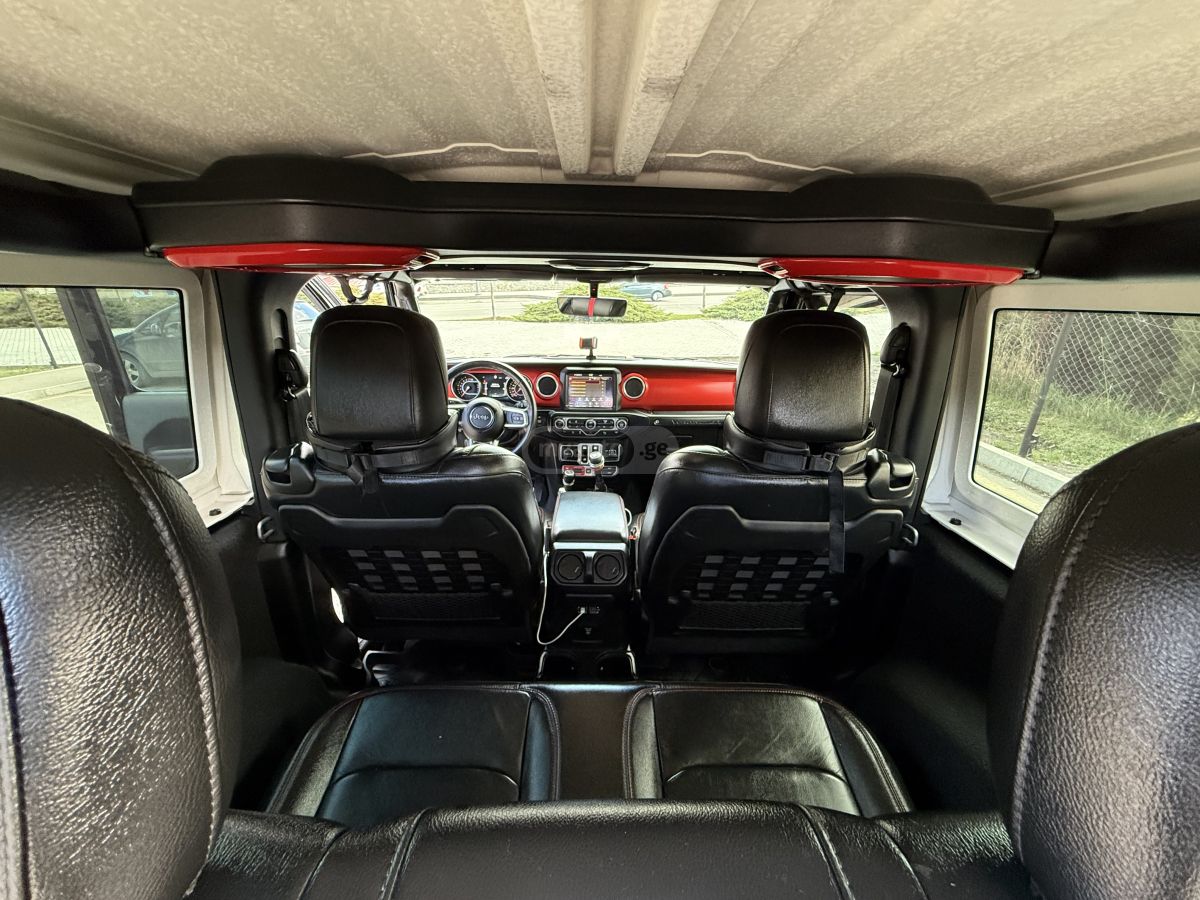 Jeep Wrangler - фото 13