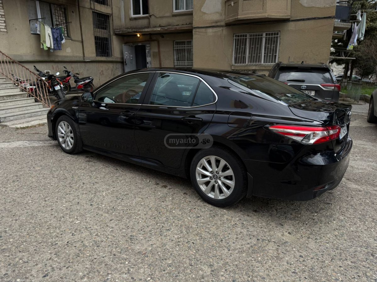 Toyota Camry - фото 3