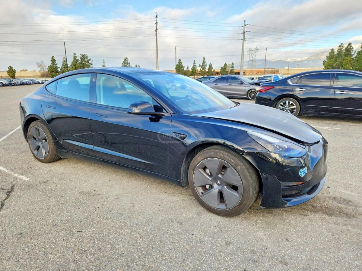 Tesla Model 3 - фото 4