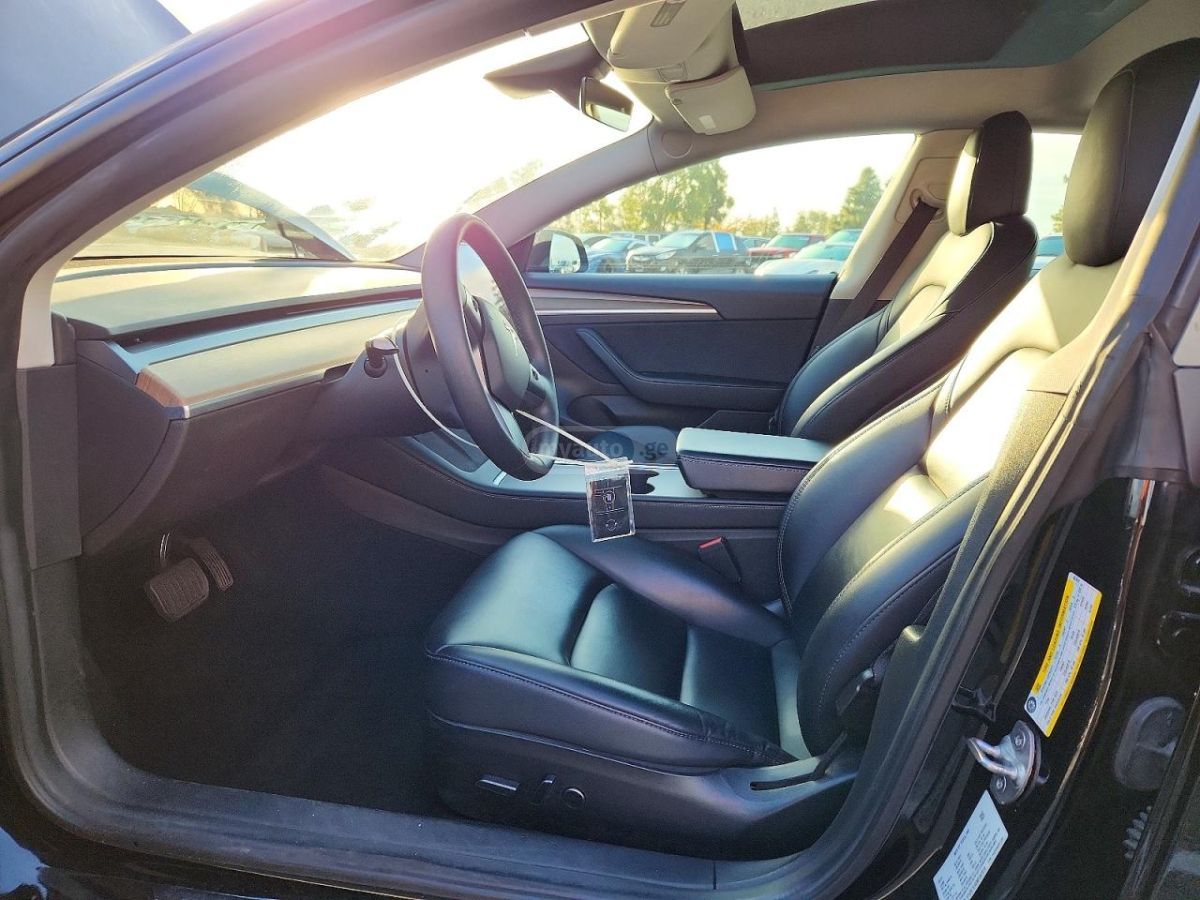 Tesla Model 3 - фото 6