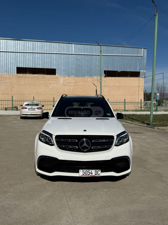 Mercedes-Benz GLS 63 AMG - фото 1