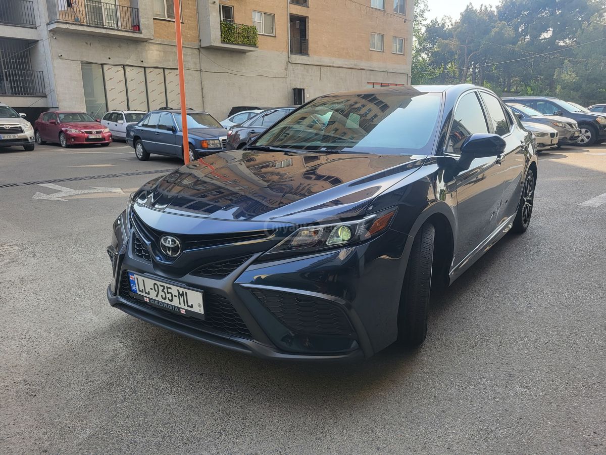 Toyota SE 4dr Front-Wheel Drive Sedan — миниатюра 1