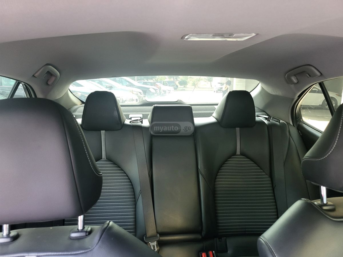 Toyota SE 4dr Front-Wheel Drive Sedan — миниатюра 11