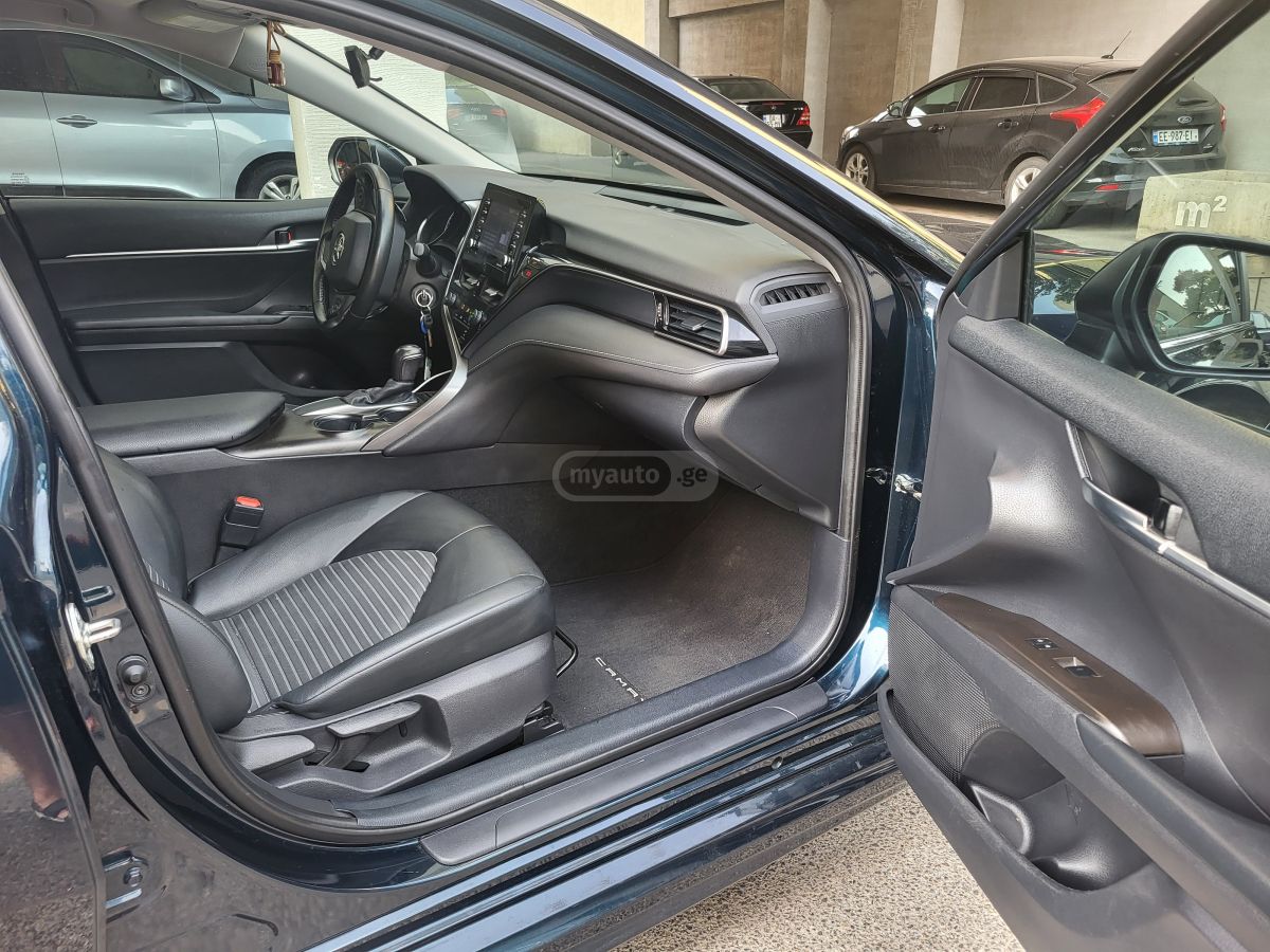 Toyota SE 4dr Front-Wheel Drive Sedan — миниатюра 12