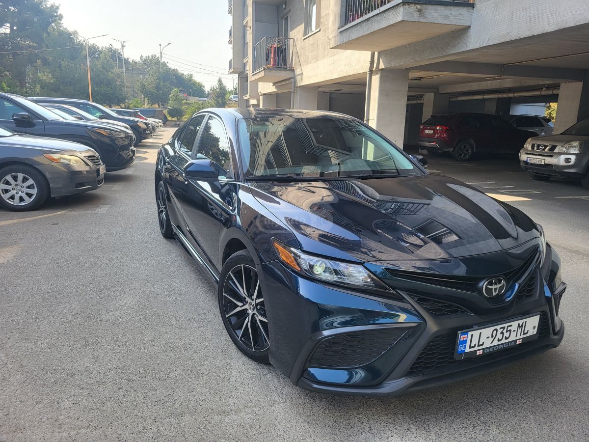 Toyota SE 4dr Front-Wheel Drive Sedan — миниатюра 2