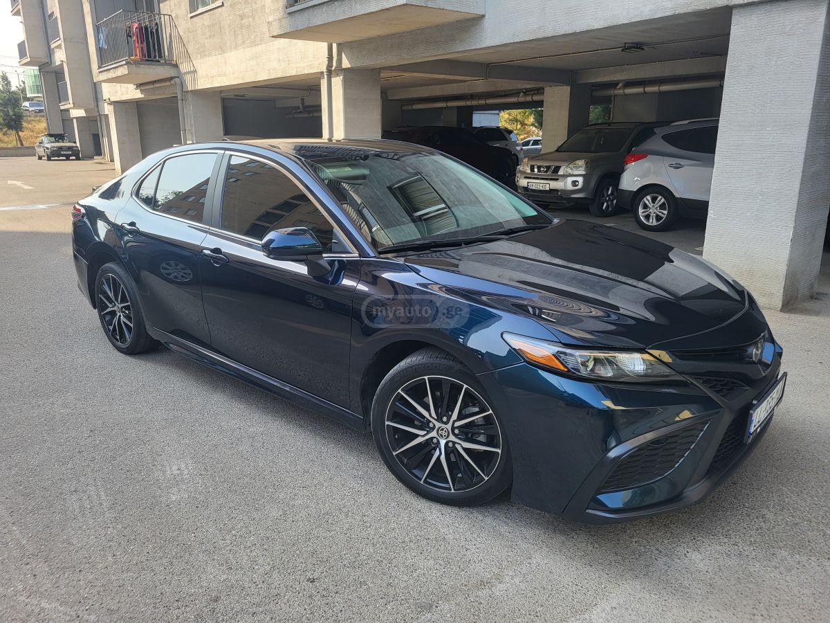 Toyota SE 4dr Front-Wheel Drive Sedan — миниатюра 3