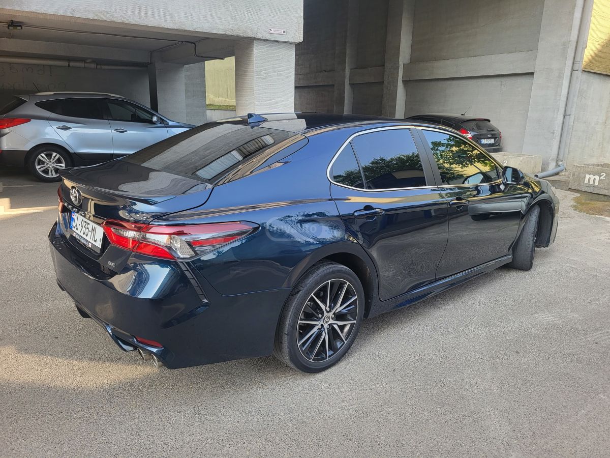 Toyota SE 4dr Front-Wheel Drive Sedan — миниатюра 4