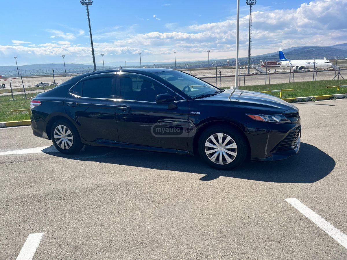 Toyota Camry - фото 2