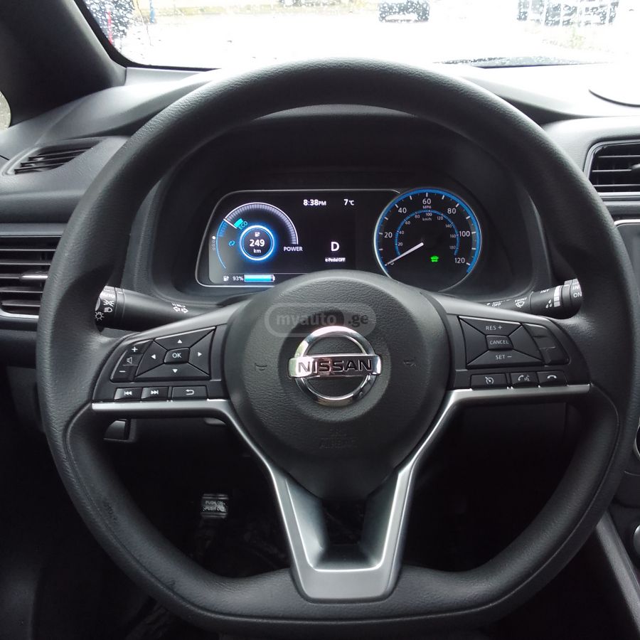 Nissan Leaf - фото 1
