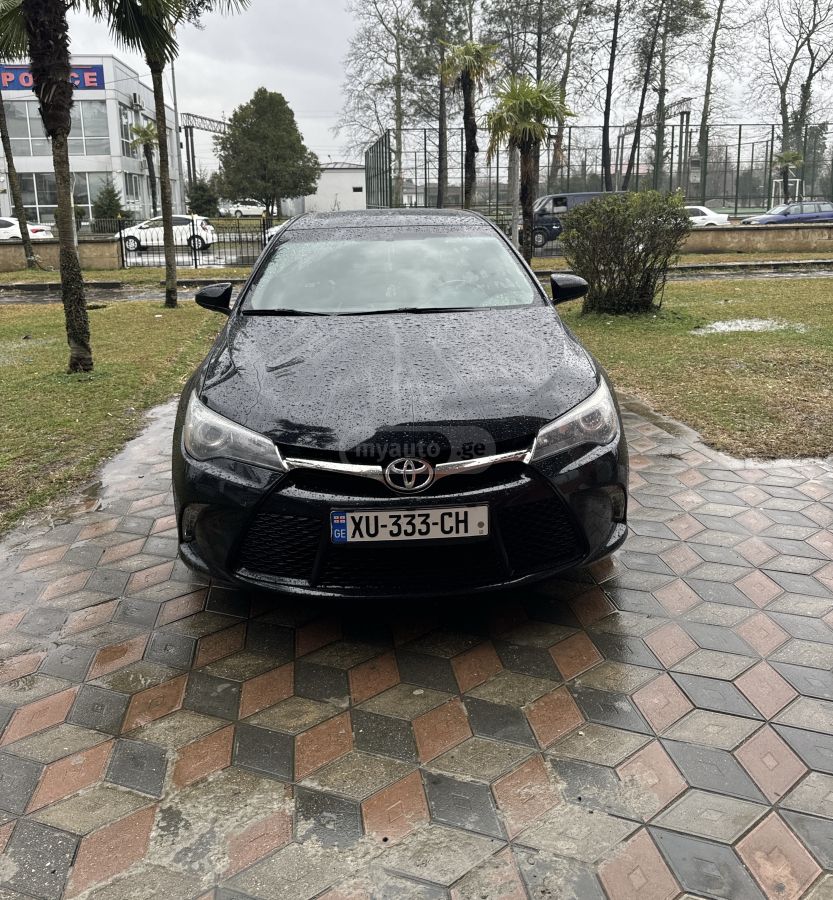 Toyota Camry - фото 1