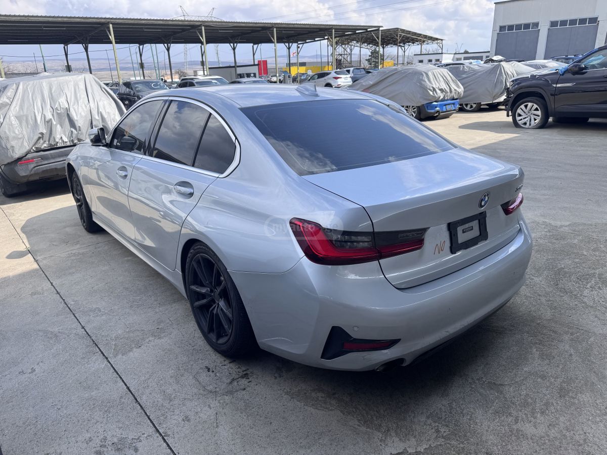 BMW 330 - фото 2