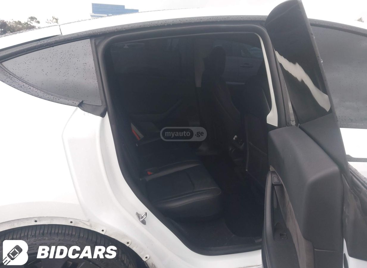 Tesla 2022 Tesla Model Y, Performanc — миниатюра 8