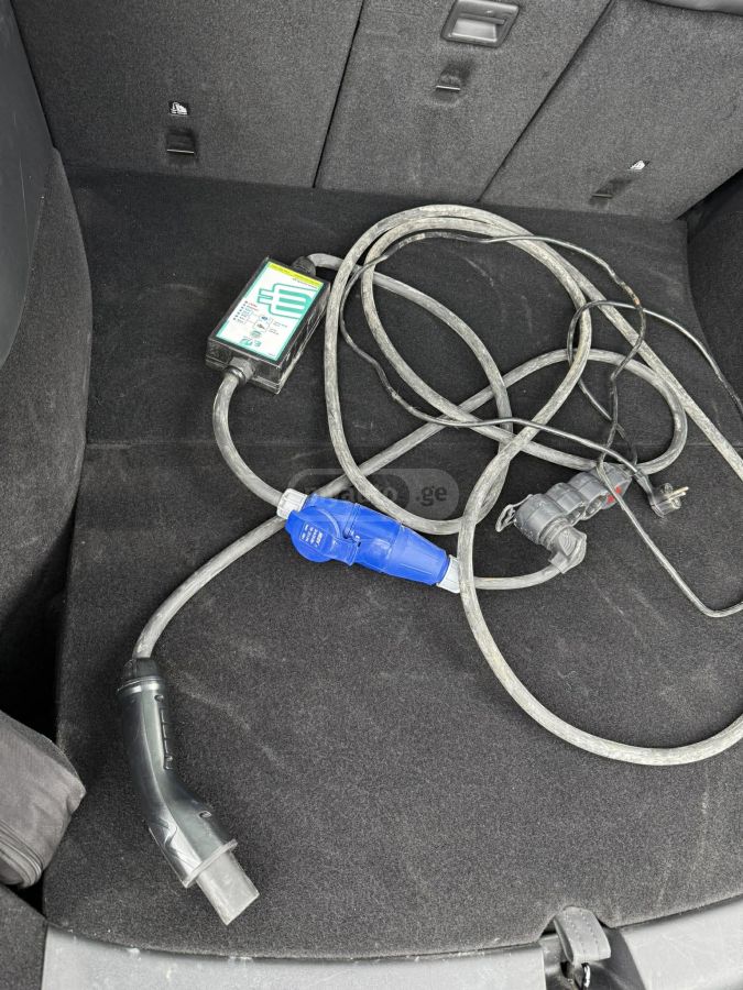 Tesla Dual Motor Long Range — миниатюра 7