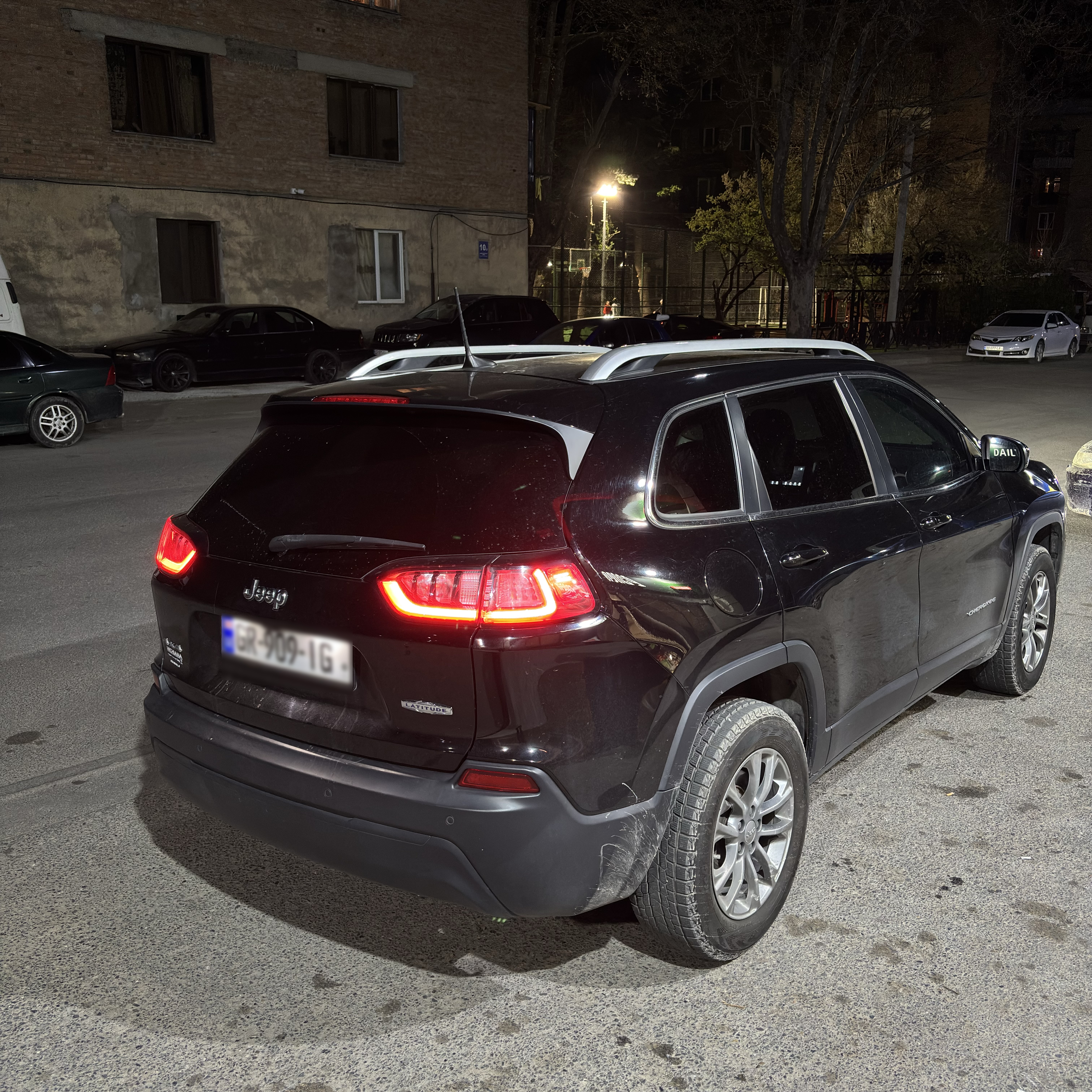 Jeep Cherokee - фото 2