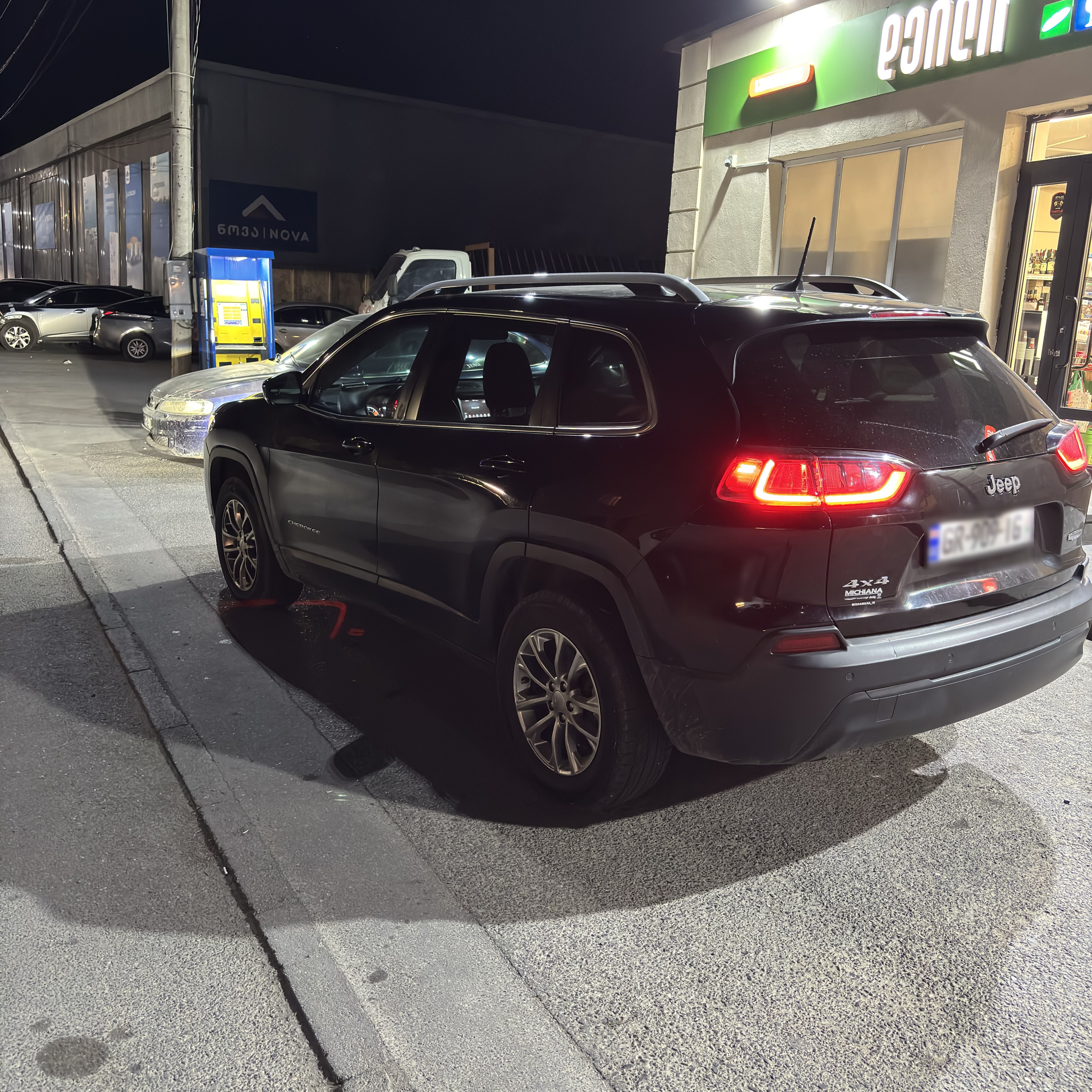 Jeep Cherokee - фото 7