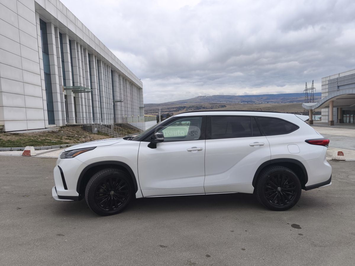 Toyota XLE 4dr All-Wheel Drive Automa — миниатюра 4