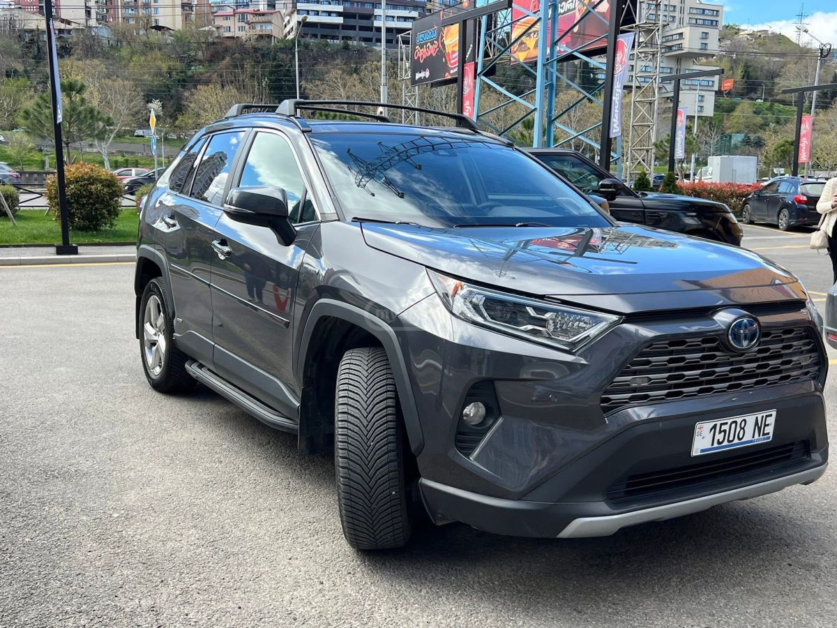 Toyota RAV 4 - фото 1