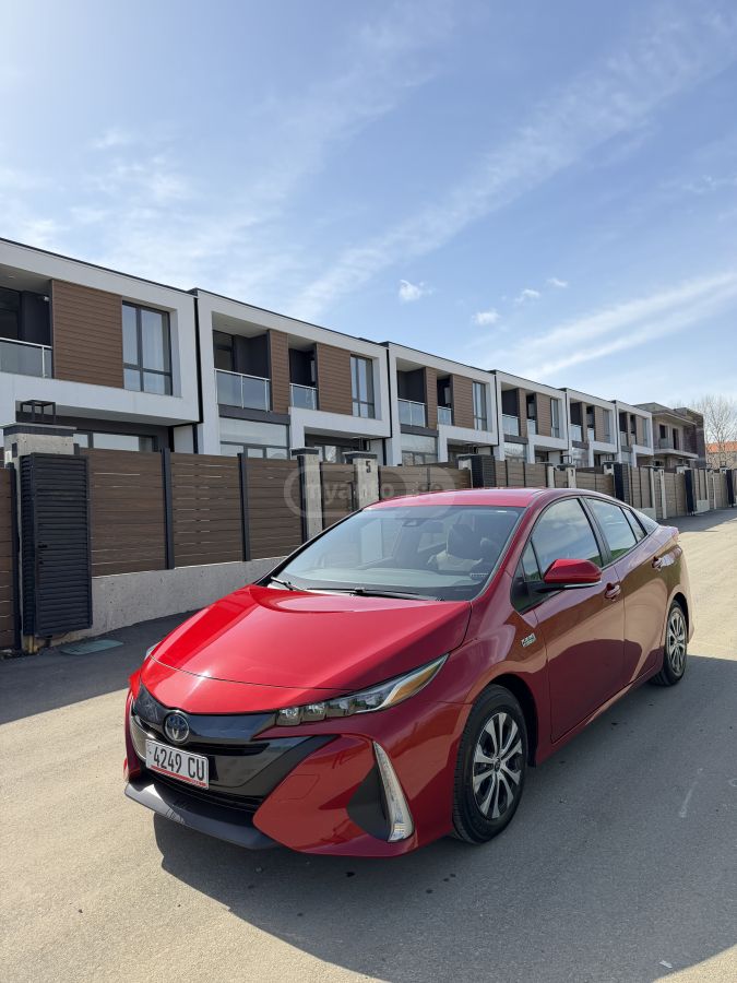 Toyota Prius Prime - фото 1