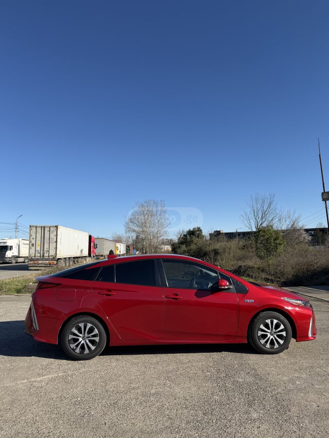 Toyota Prius Prime - фото 9