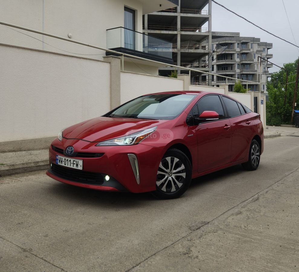 Toyota Prius - фото 1