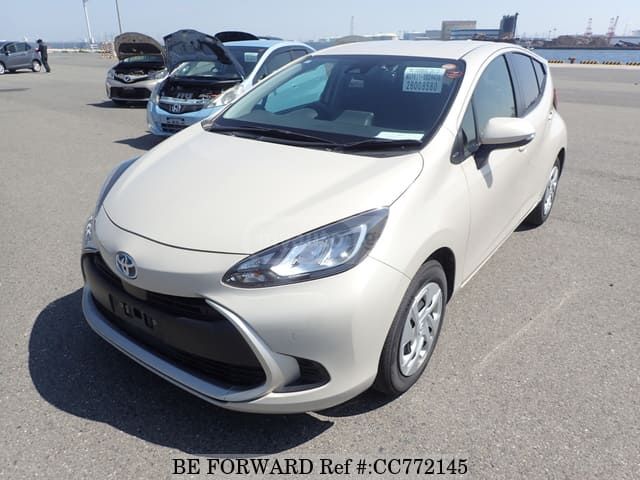 Toyota Aqua - фото 5