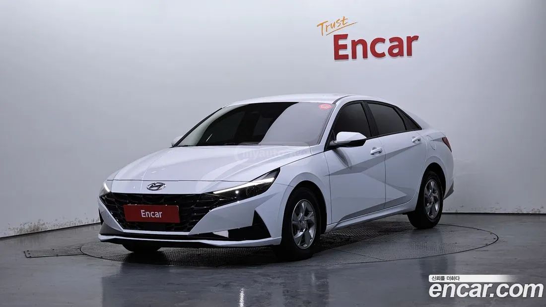 Hyundai Elantra - фото 1