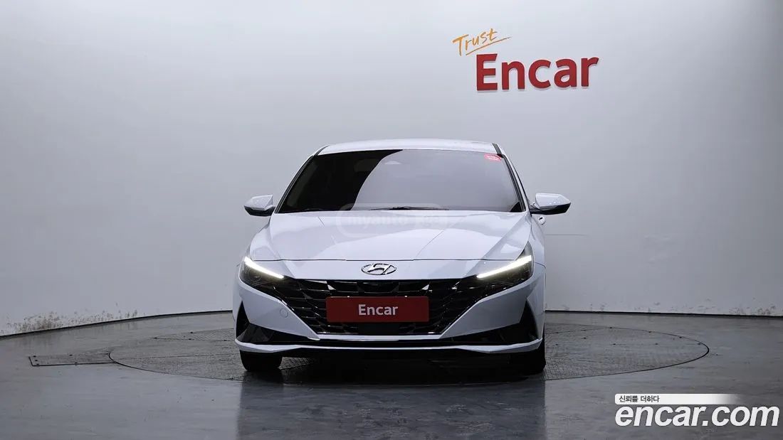 Hyundai Elantra - фото 3