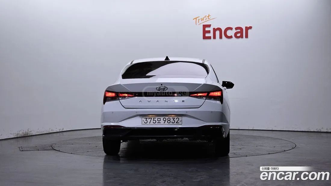 Hyundai Elantra - фото 4