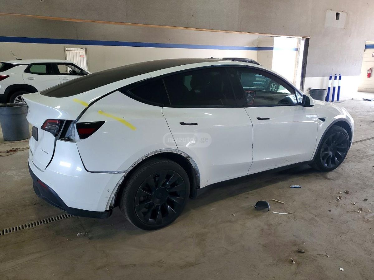 Tesla Model Y - фото 4