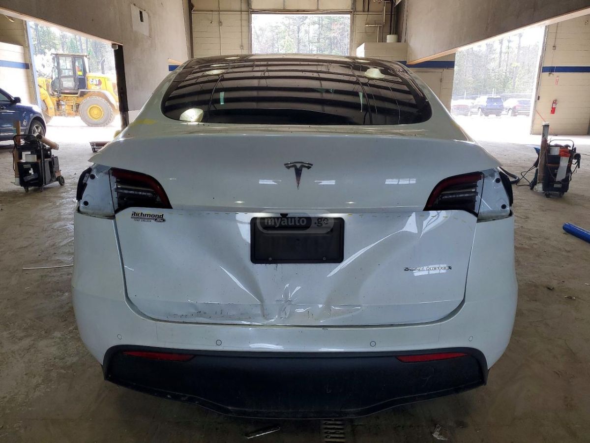 Tesla Model Y - фото 5