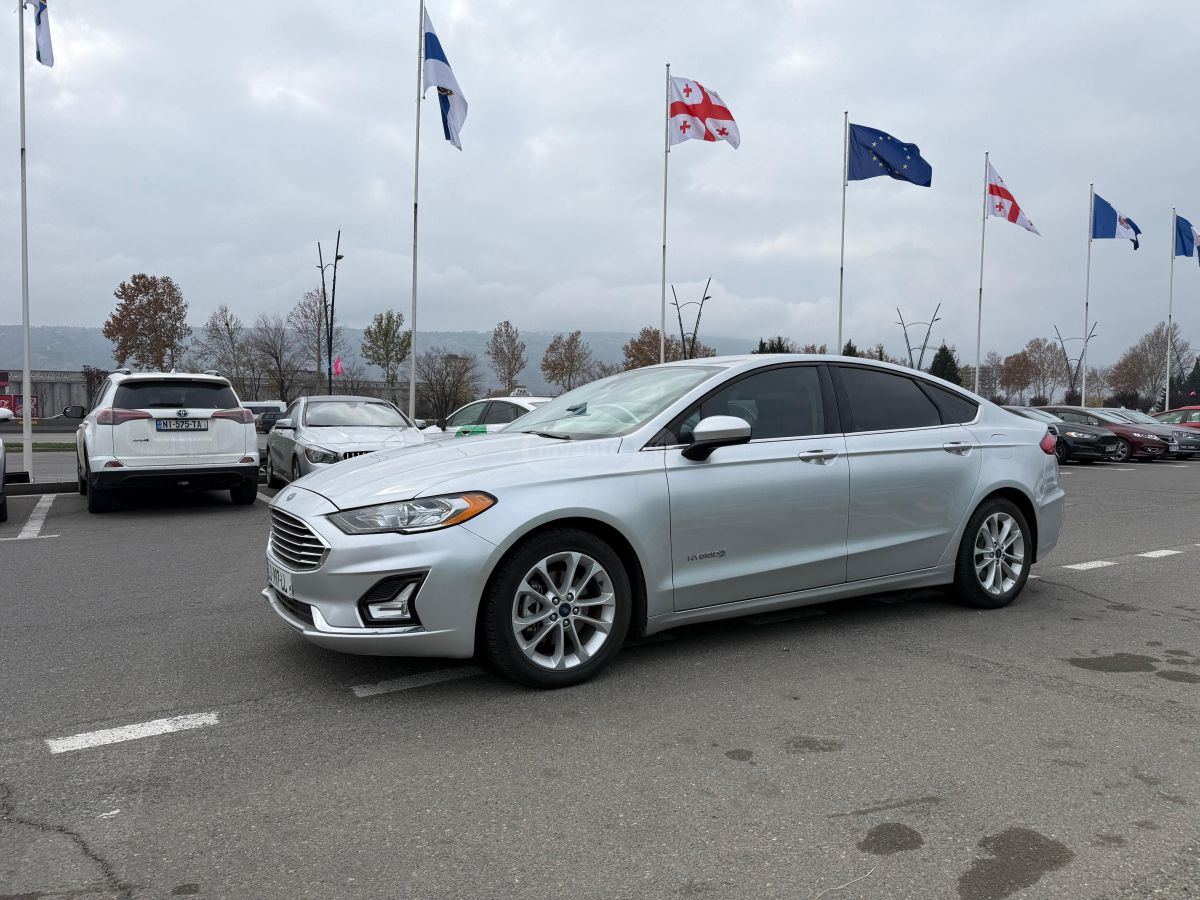 Ford Fusion - фото 1