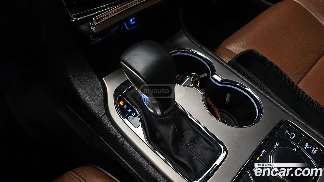 Jeep Grand Cherokee - фото 9