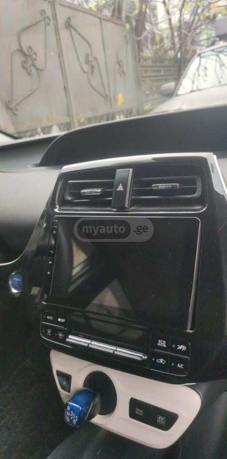 Toyota Prius - фото 1