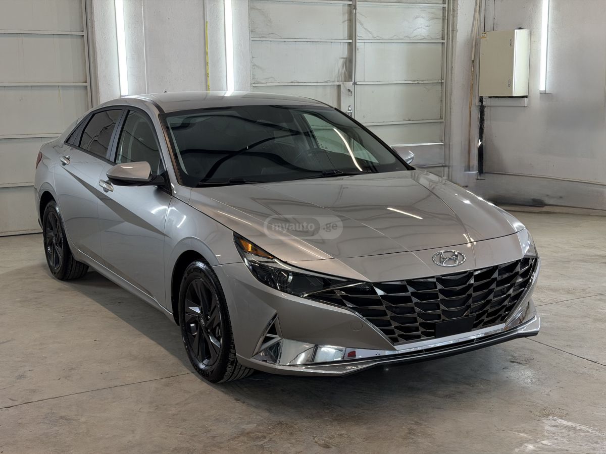 Hyundai Elantra - фото 1