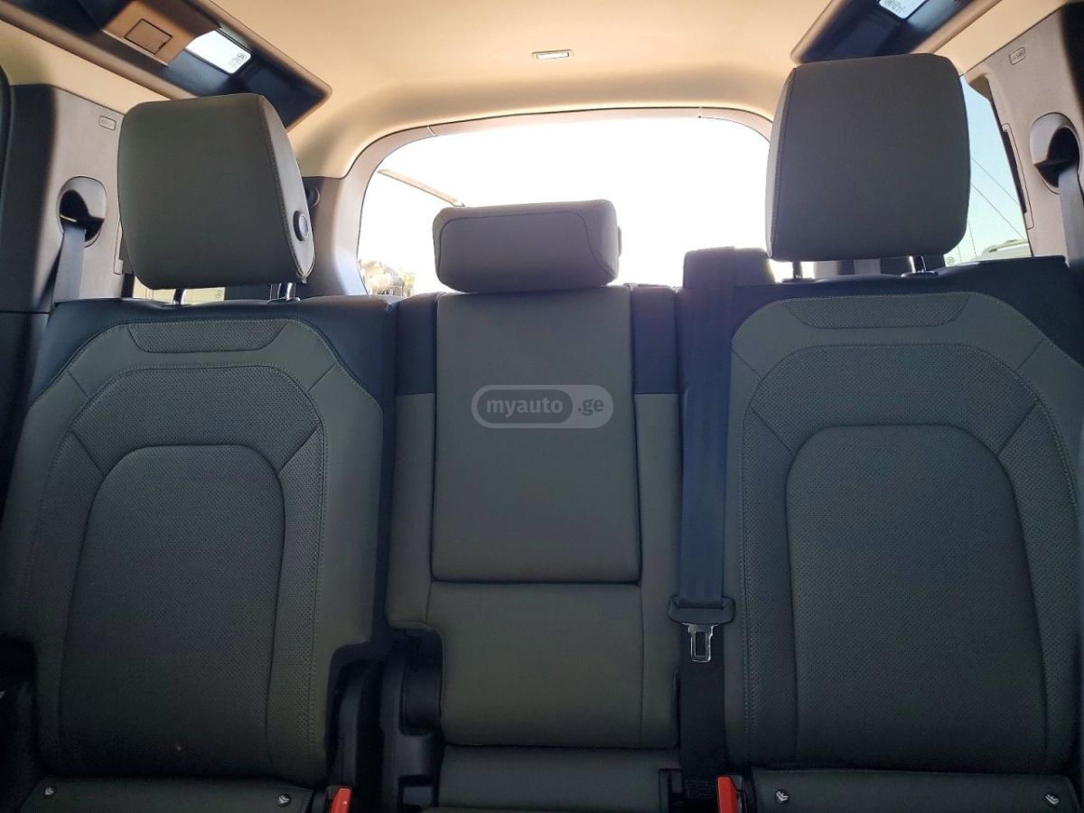 Land Rover Defender 110 2025 — миниатюра 10