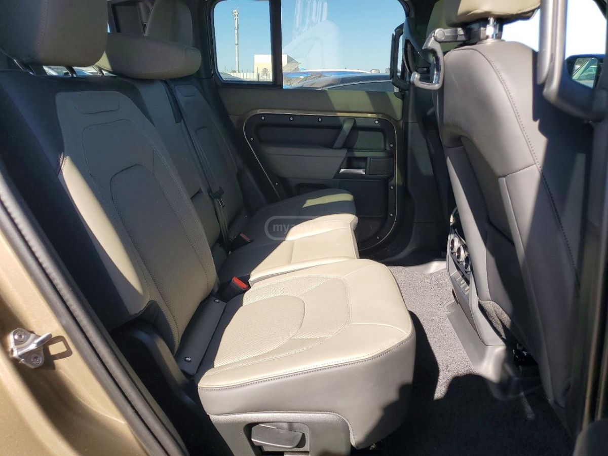 Land Rover Defender 110 2025 — миниатюра 11