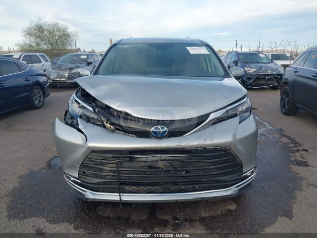 Toyota XLE — миниатюра 12