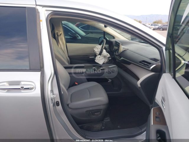 Toyota XLE — миниатюра 6