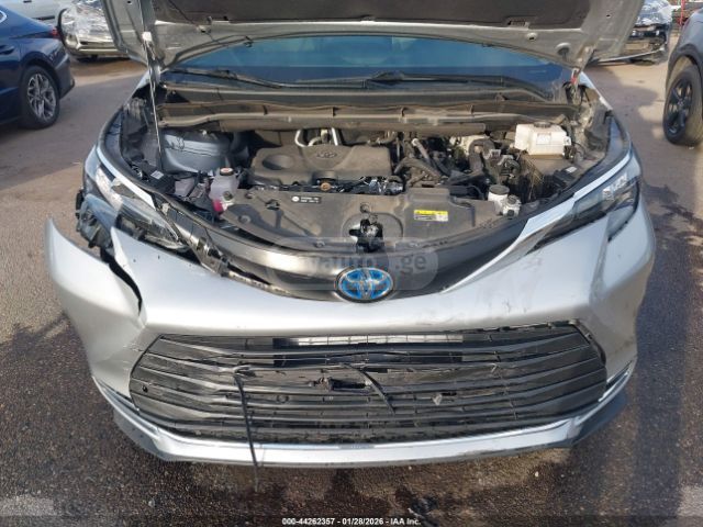 Toyota XLE — миниатюра 10