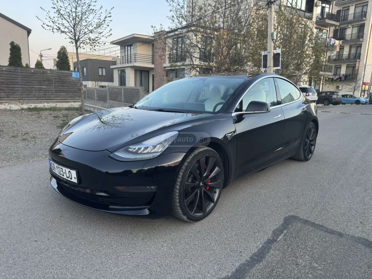 Tesla Model 3 - фото 1