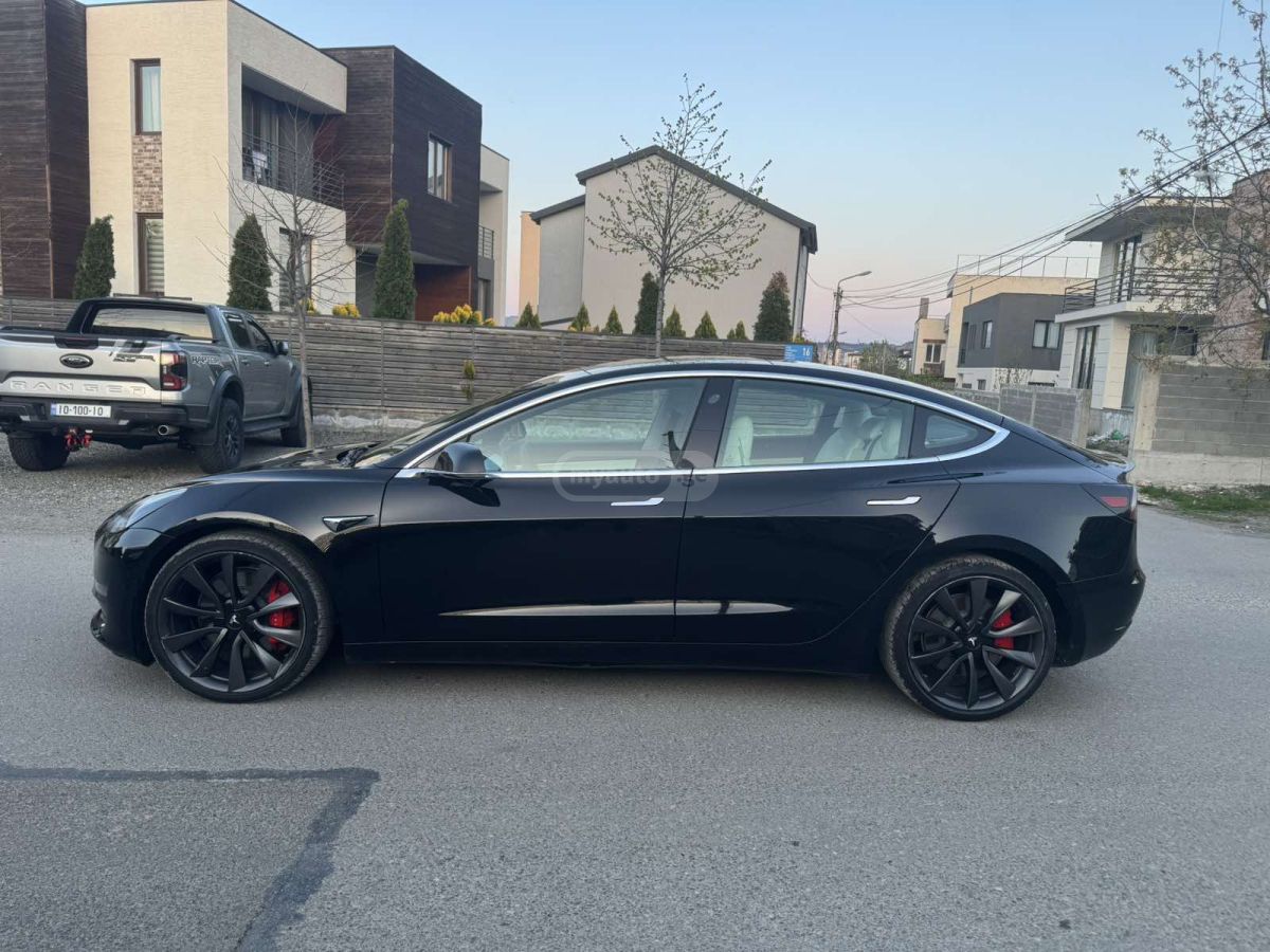 Tesla Model 3 - фото 3