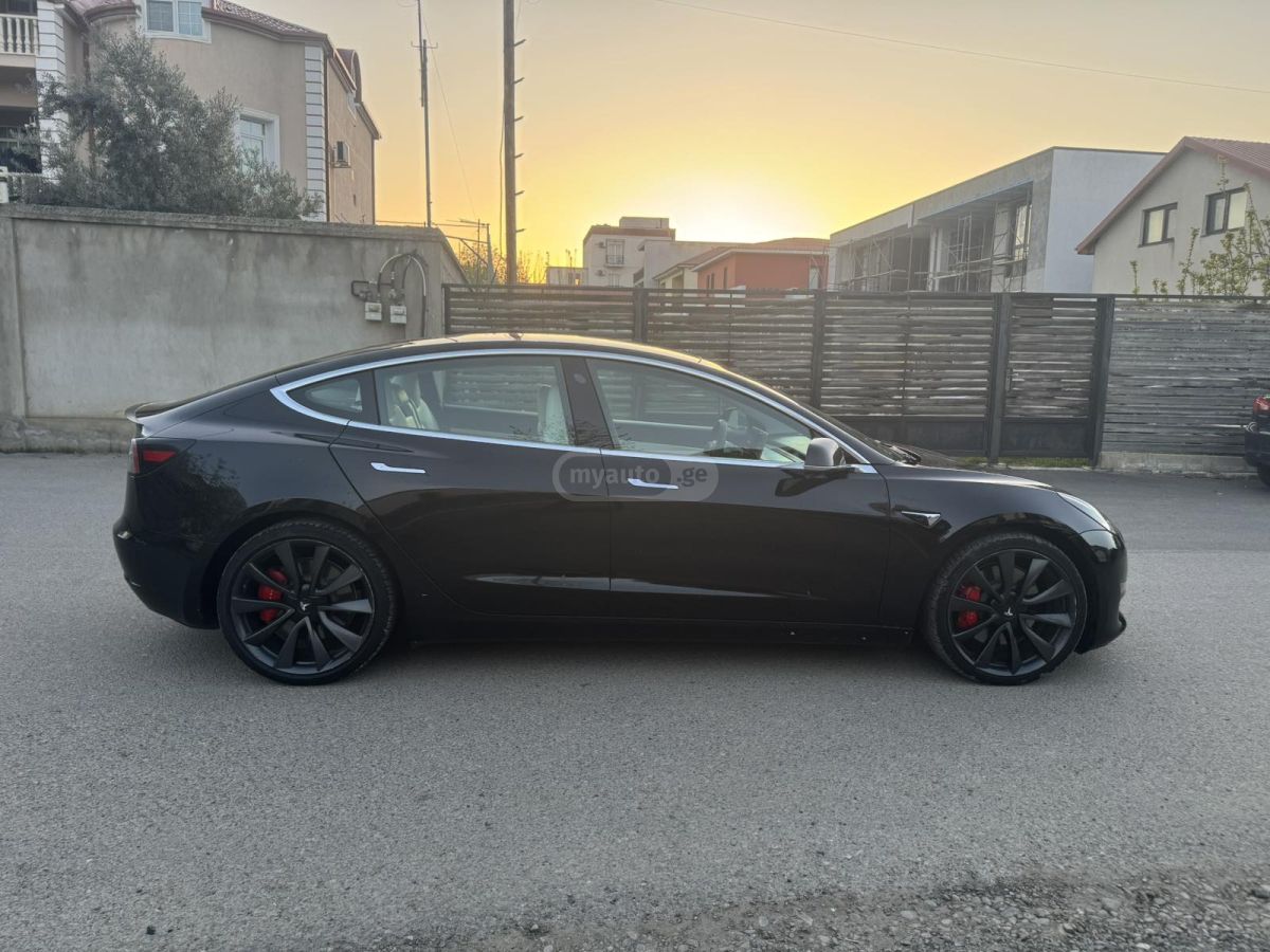 Tesla Model 3 - фото 5